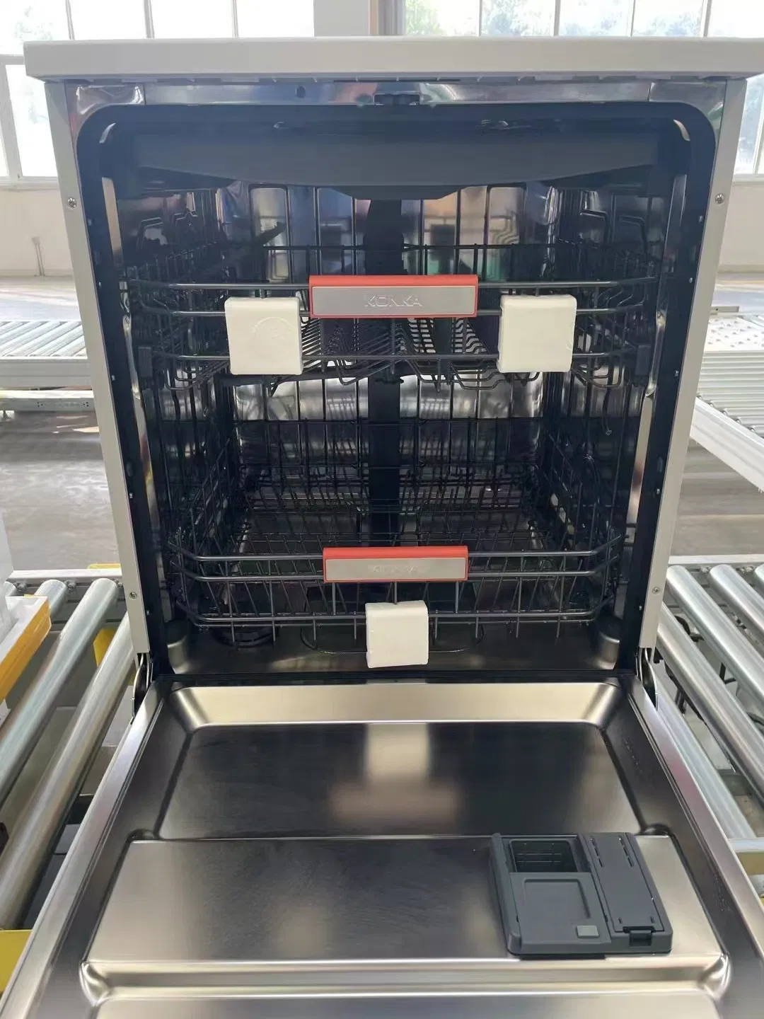 Sleek and Stylish Free-Standing Dishwasher for Space-Saving Solutions