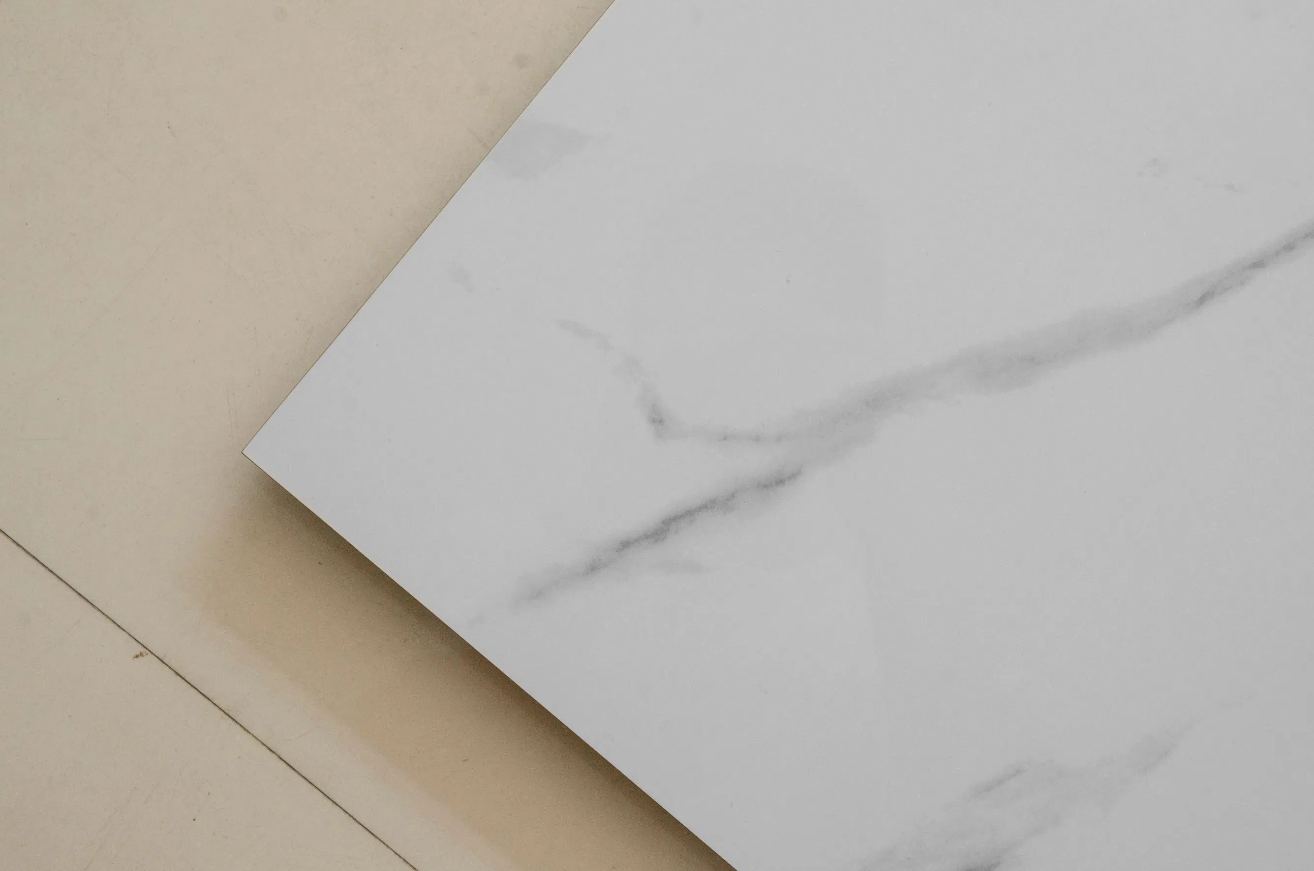 Полированная керамогранитная плитка 600x600 мм под мрамор