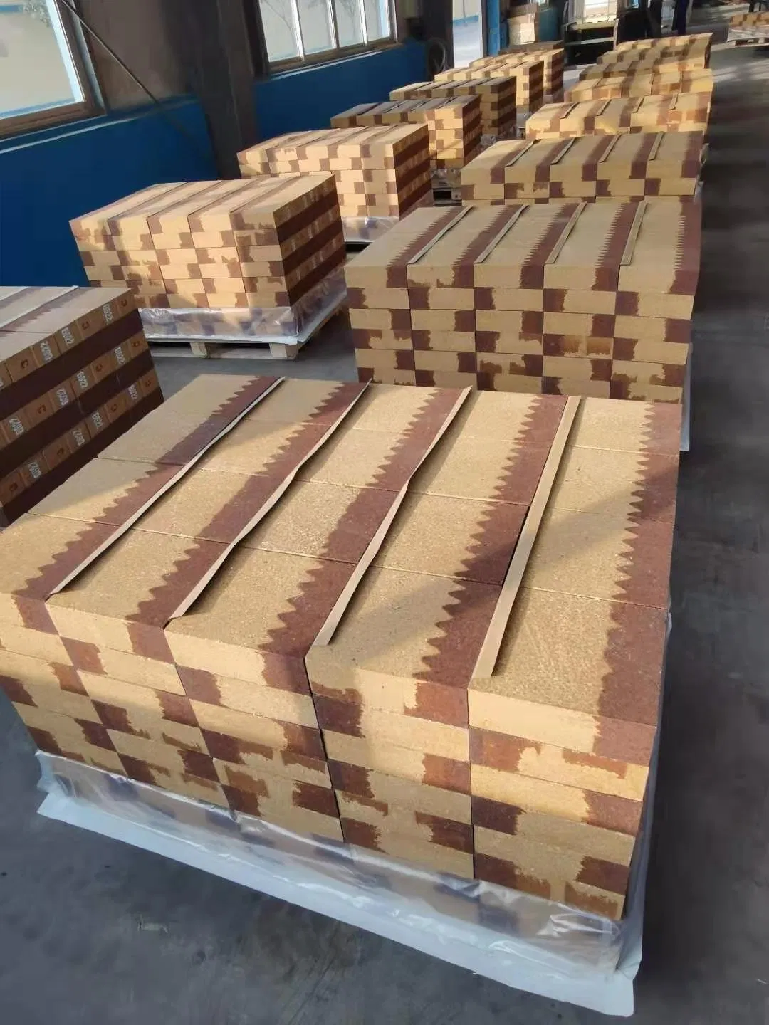 Магнезито-глиноземный шпинельный кирпич LTC для цементных печей