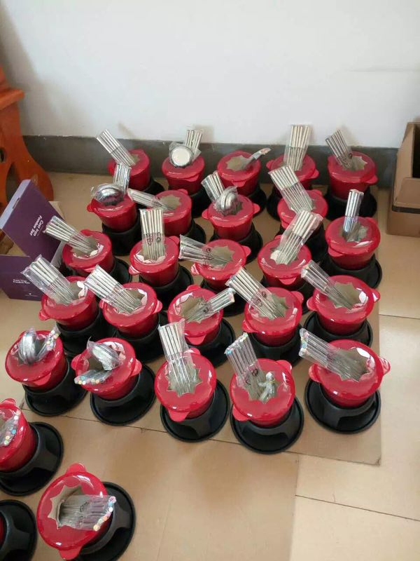 Cast Iron Fondue Pot with Forks