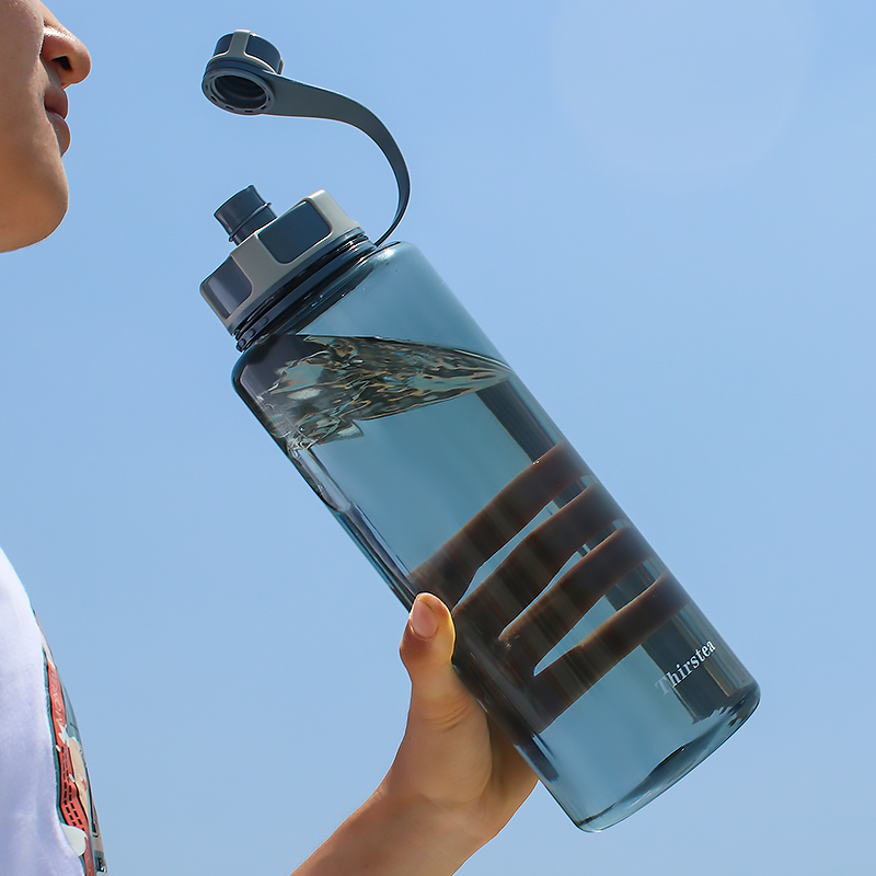 Big Capacity 2000ml Plastic Sports Bottle with Tea Infuser