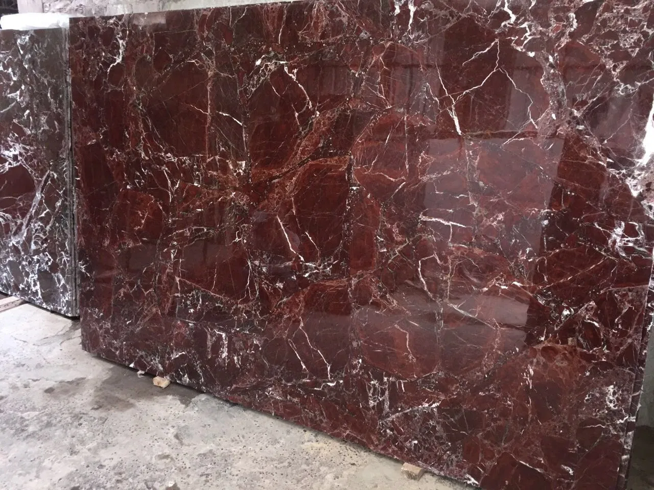 Плитка из агата Red Egeo Rose Marble для пола и стен