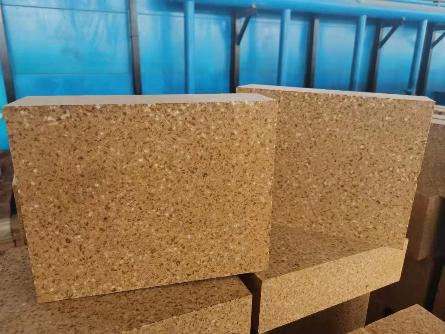 Магнезитошпинельный кирпич MLJ85 для зоны перехода вращающейся печи