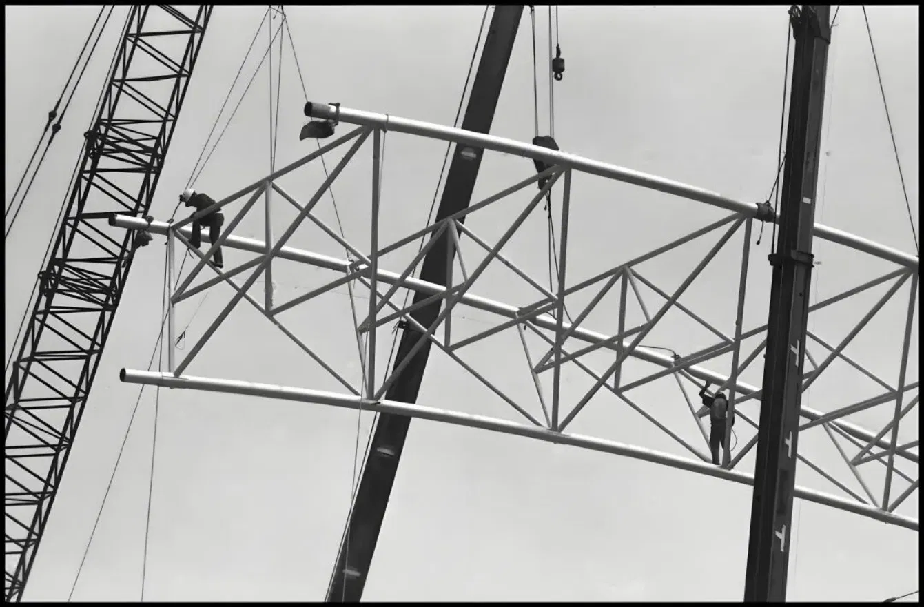 Great Overall Rigidity Reliable Light Weight Gas Station Welded Ball Space Truss
