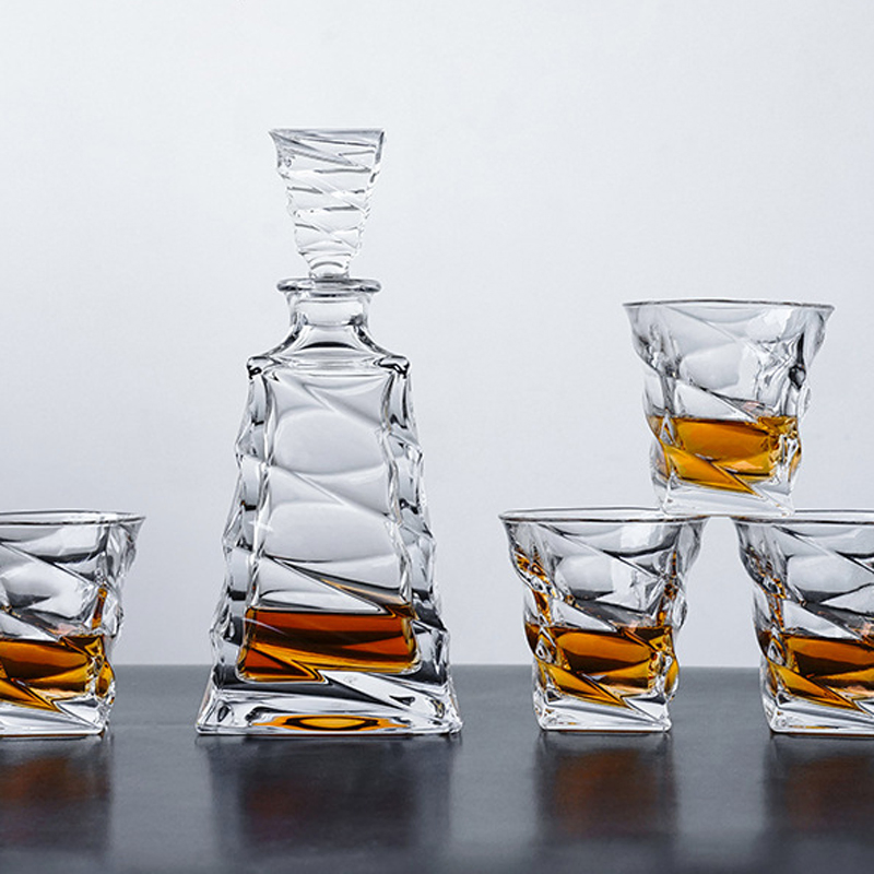 Mens Gift Premium Liquor Whiskey Decanter Set with 6-Piece Crystal Whiskey Glasses Wine Decanter Set