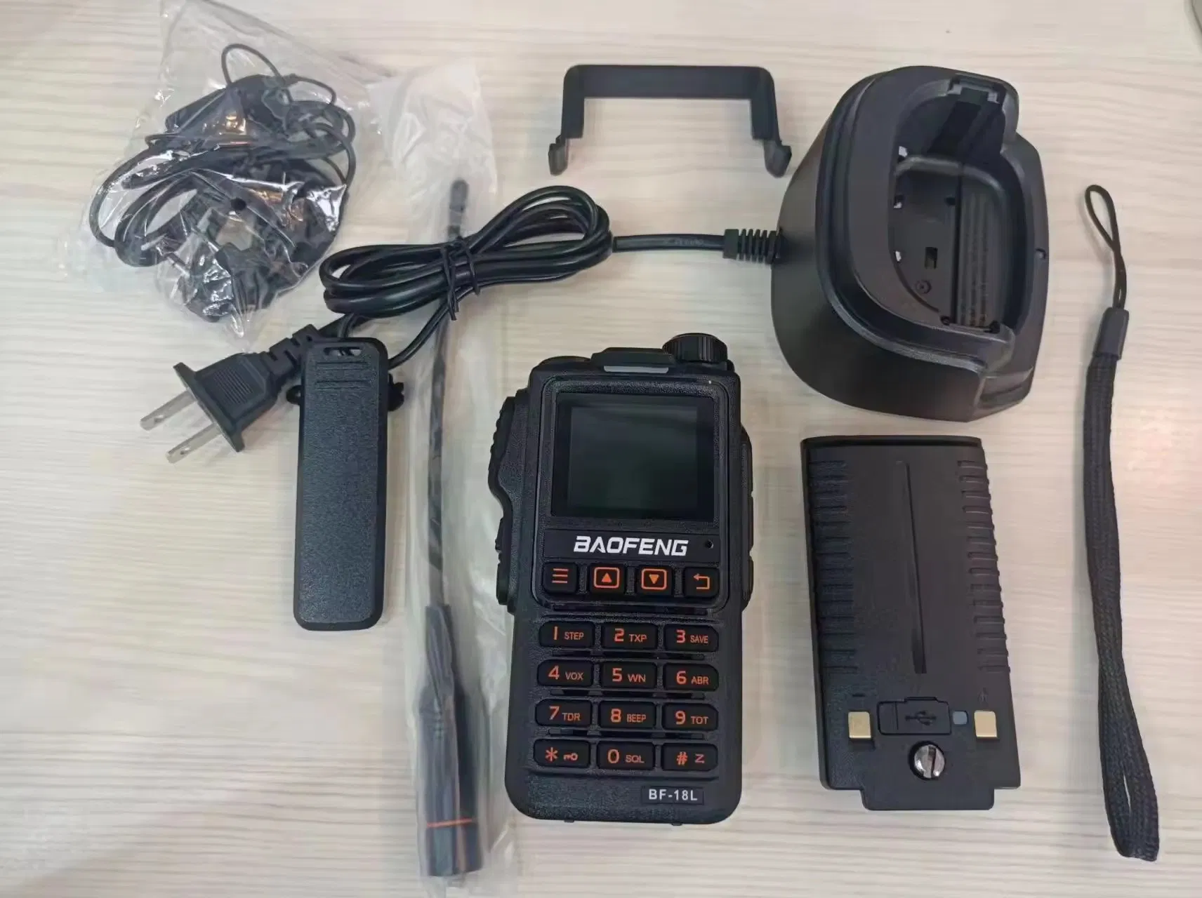 Радиостанция Baofeng UV-18L Tri-Band, дальность до 10 км