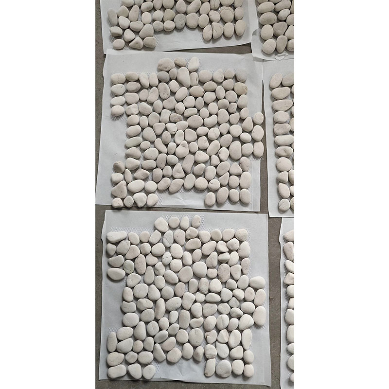 China Natural Polished River Pebble Stone Mosaic on Net Pebbles Mosaics Mesh Tile