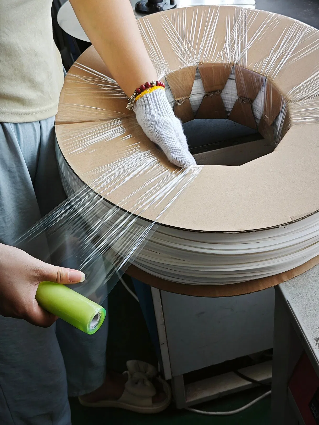 EPDM Foam Rubber Sealing Strip Adhesive Door Rubber Gasket