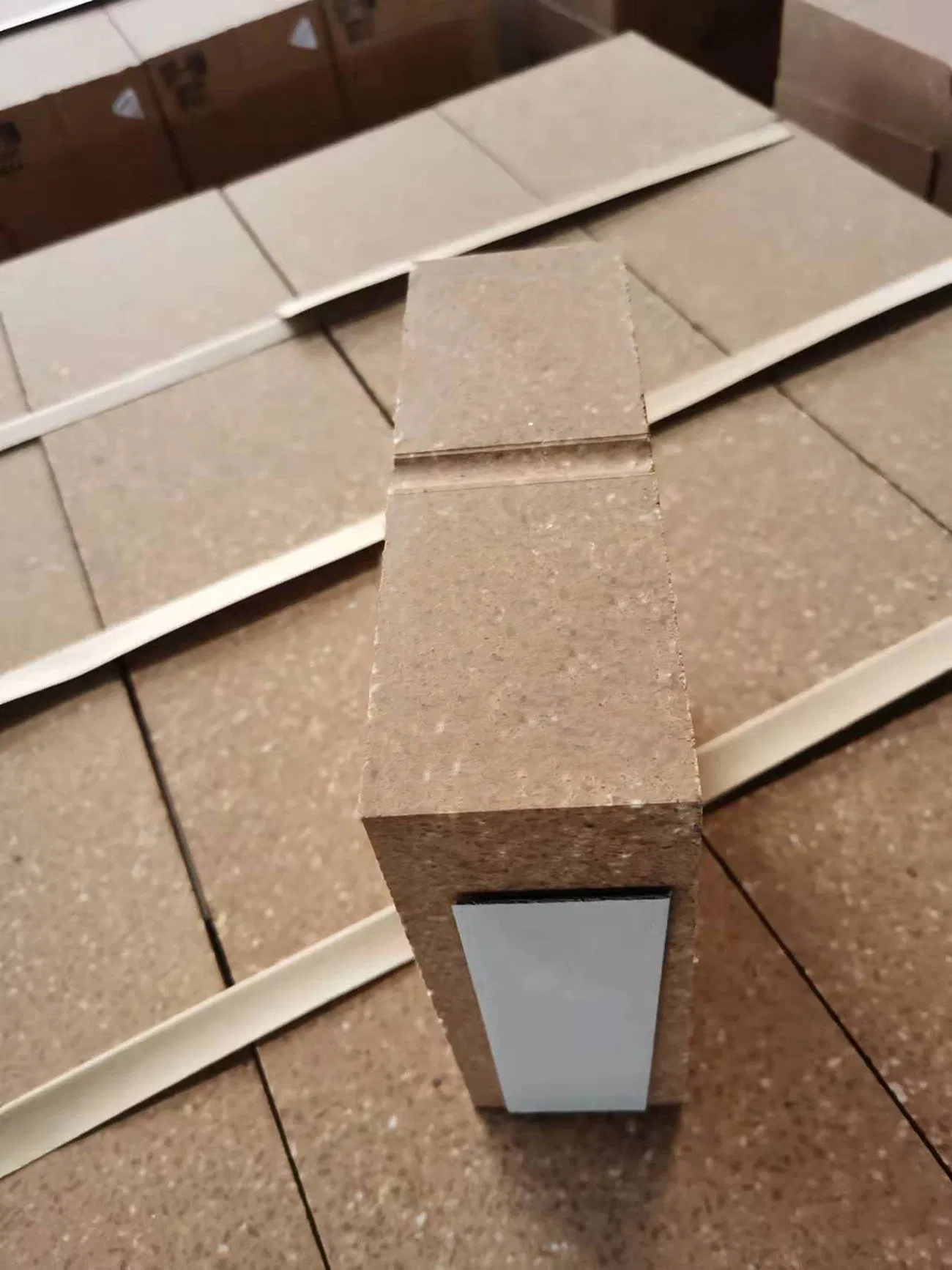 Магнезитовый огнеупорный кирпич MLJ85 для переходной зоны цементной печи