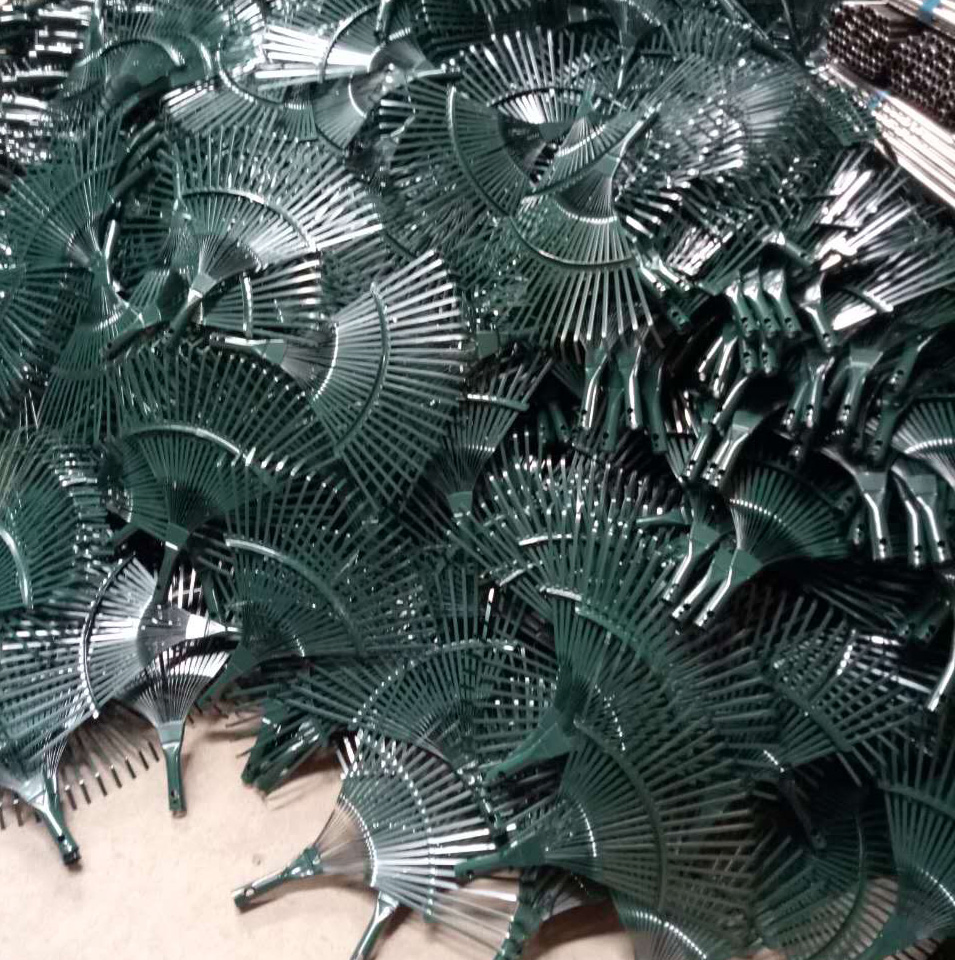 Green Color Popular Use 9t-22t Lawn Rake