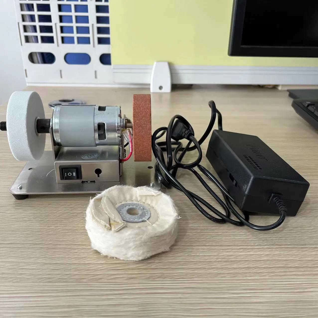 Electric Grinder Machine with Compact Design for Easy Storage