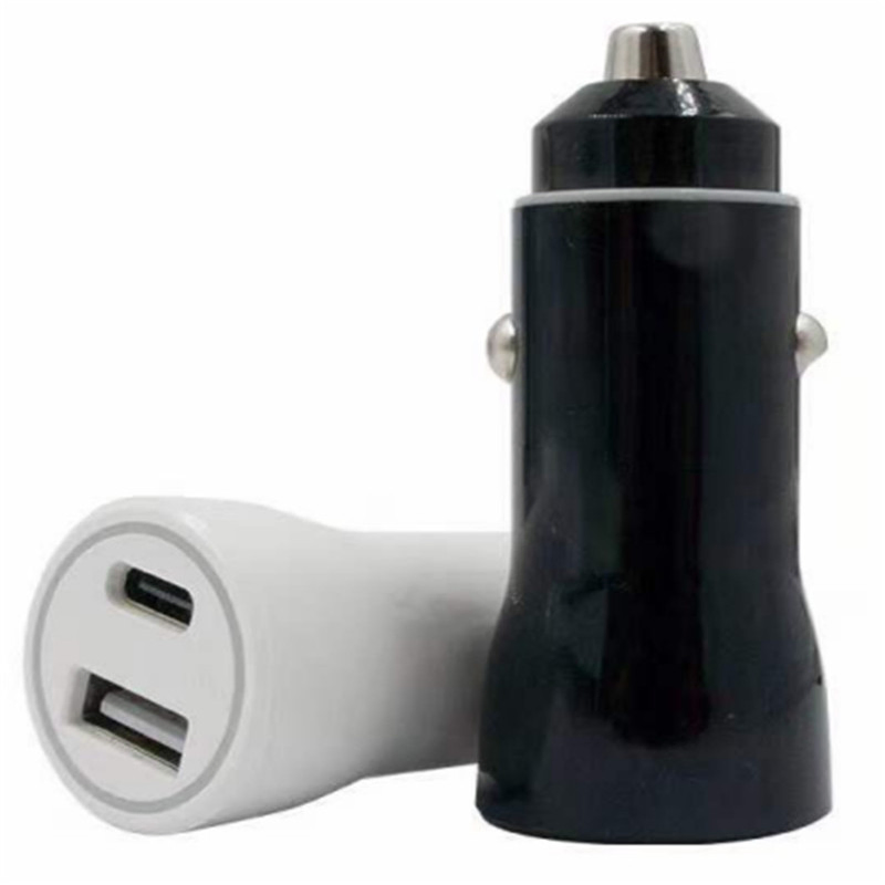 Автомобильное зарядное устройство USB A и Type-C 2.4A