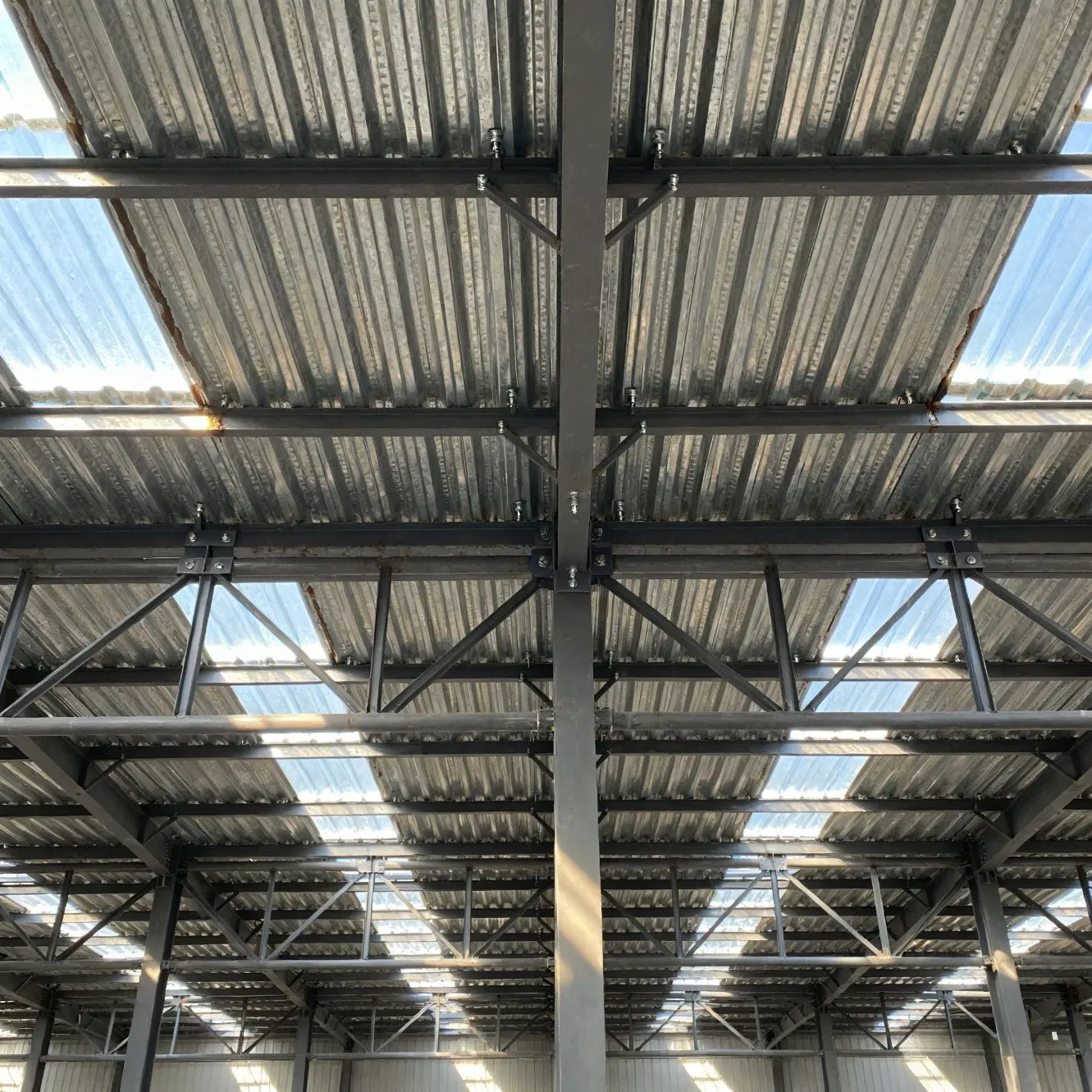 Heavy Steel Structure Warehouse with Reinforced Flooring, Waterproof Roof, CE Marked, China Class a Qualification, for Industrial Raw Materials