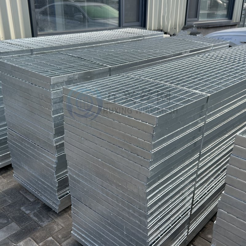 Long-Lasting Performance Steel Grating Heavy Duty Sidewalk Trench Drain Cover for Enhanced Water Management Efficient Drainage Solutions