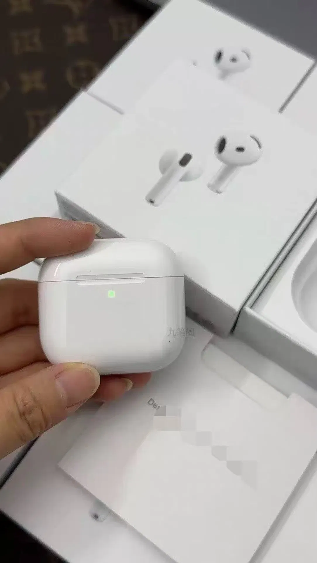 Оригинальные наушники AirPods с шумоподавлением