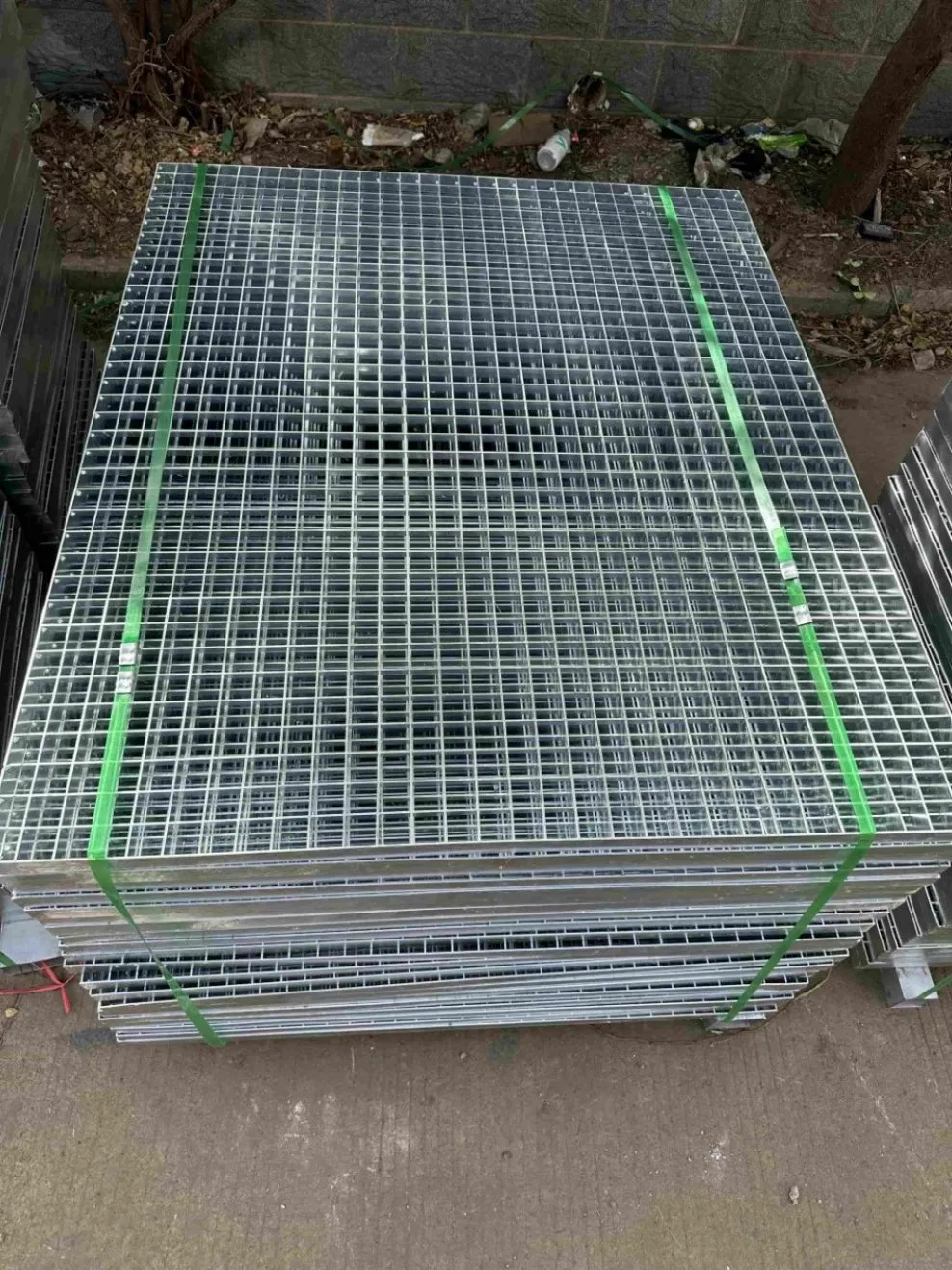 High Quality Modern Style Stainless Steel Grating Hot Dipped Galvanized Serrated Outdoor Drain Cover High Strength for Building