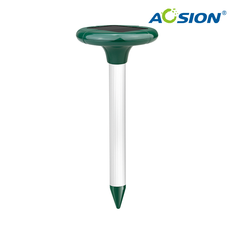 Waterproof Snake Serpent Repeller with Solar Power for Garden Pest Control