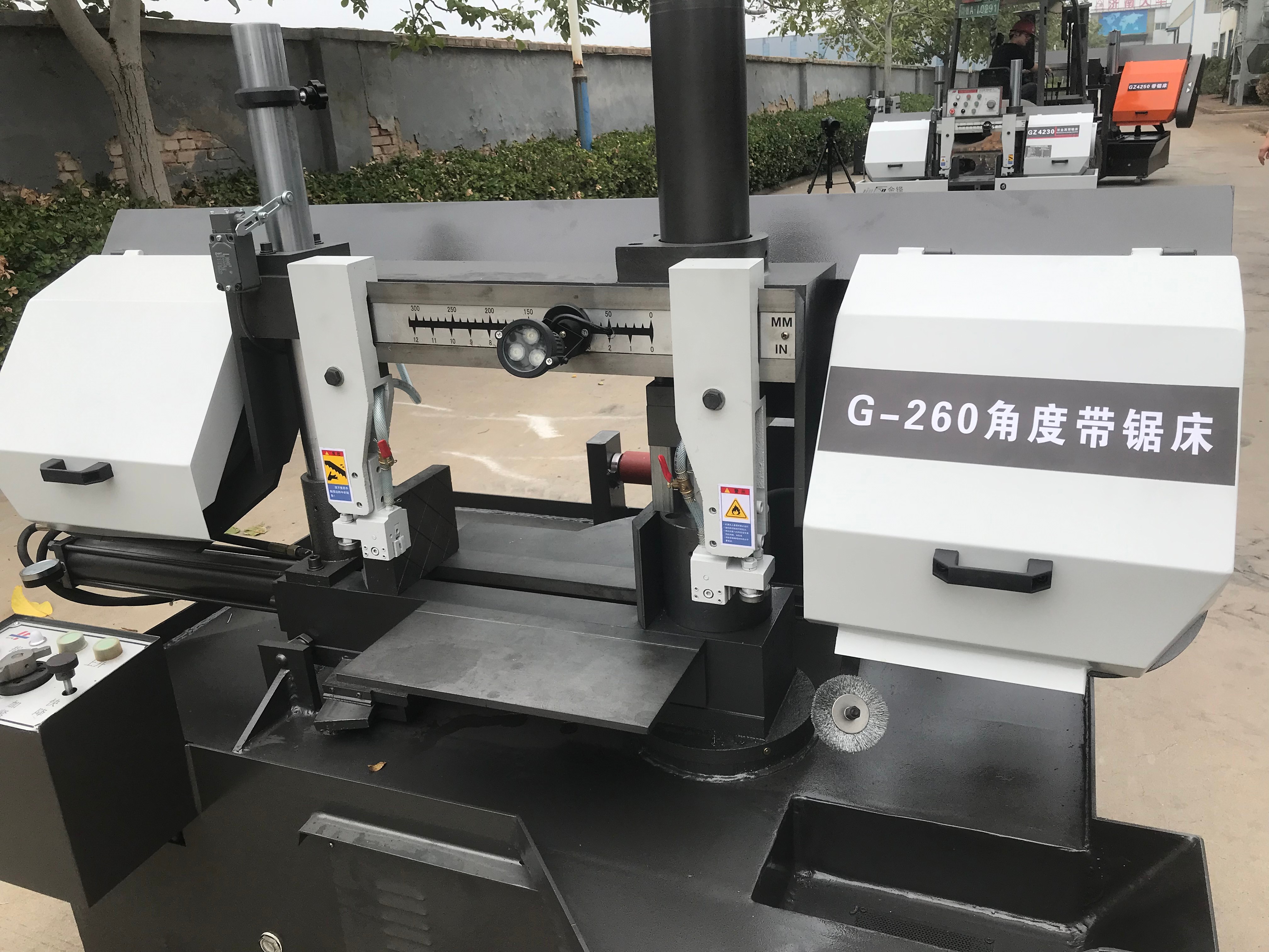 Ленточная пила по металлу горизонтальная G-260