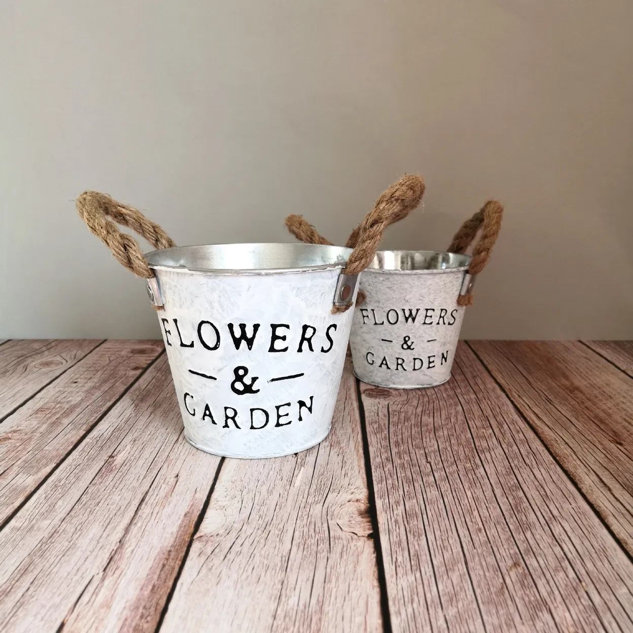 Indoor Outdoor Decorative Metal Planter Pots Home Hotel Tabletop Decoration Handmade in Bulk Custom Finished Iron Flower Rack