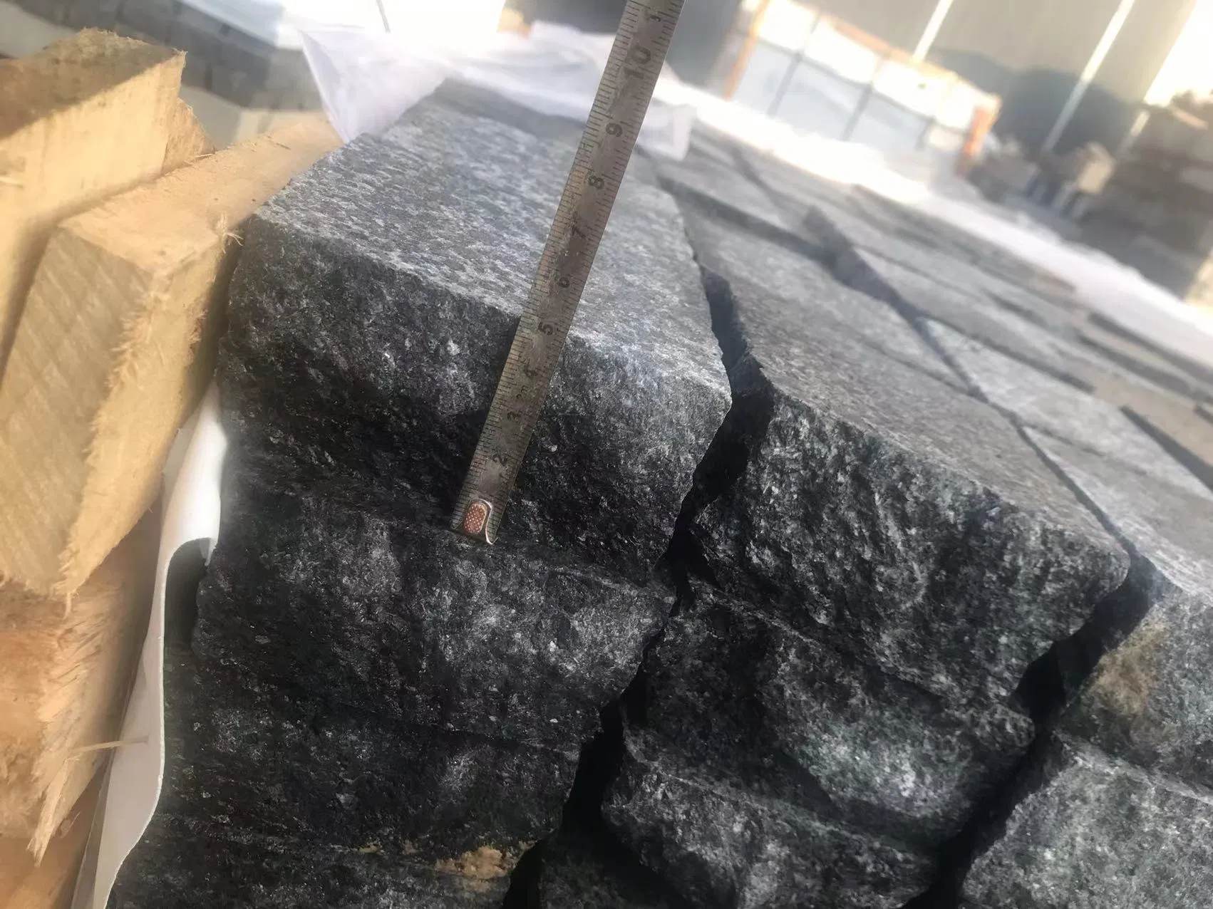 Natural Dark Stone Cubic Cobblestone Fuding Black Flamed Basalt Stone Price for Outdoor Pavers