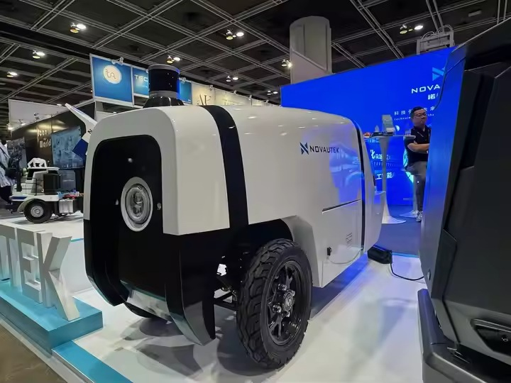 Smart Outdoor Driverless Food Delivery Robot Intelligent Distribution Robot Unmanned Ugv for Logistics Robot