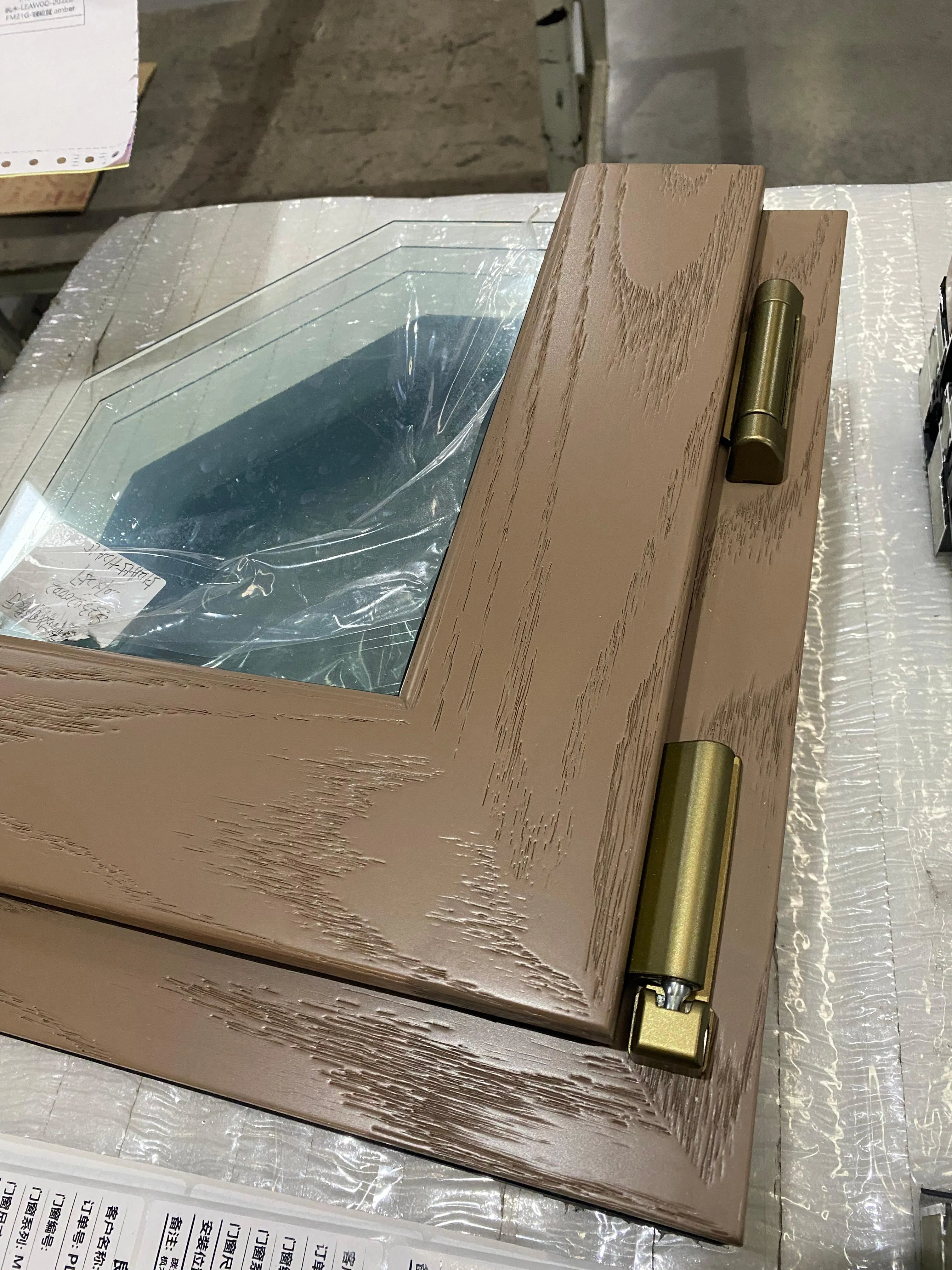 Energy Efficient Wood-Aluminum Composite Windows with Double Glazing Low-E Glass for House