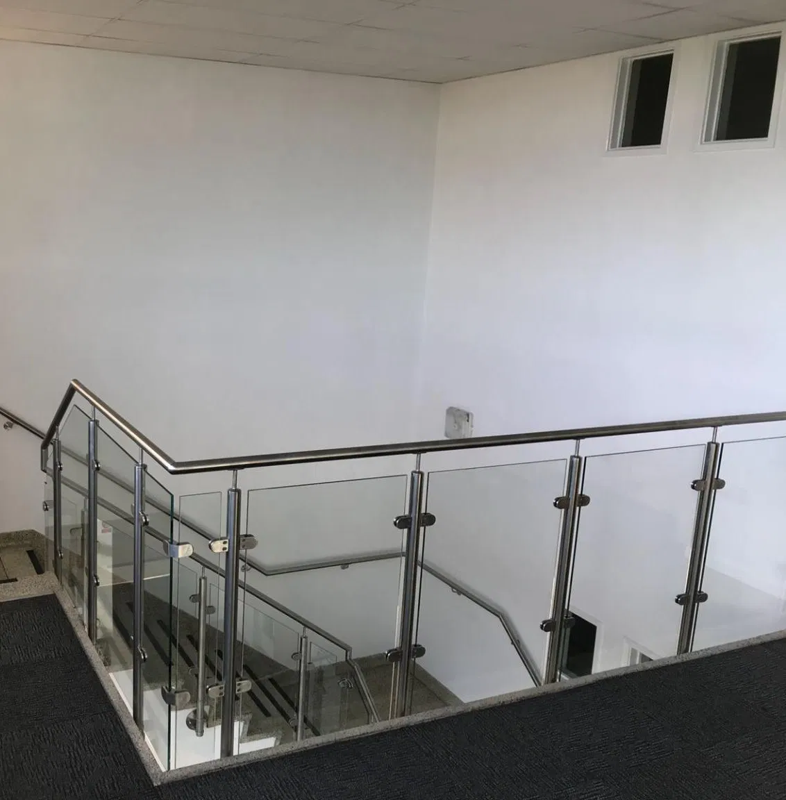 High Quality Manufacturer Stainless Steel Handrail Glass Balustrade for Staircase