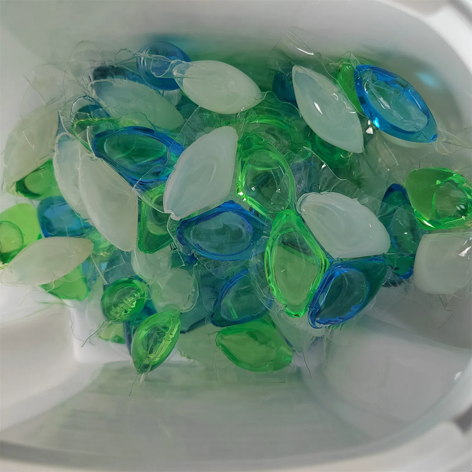 High-Efficiency Laundry Detergent Pods with Customizable Colors for Clothes Washing