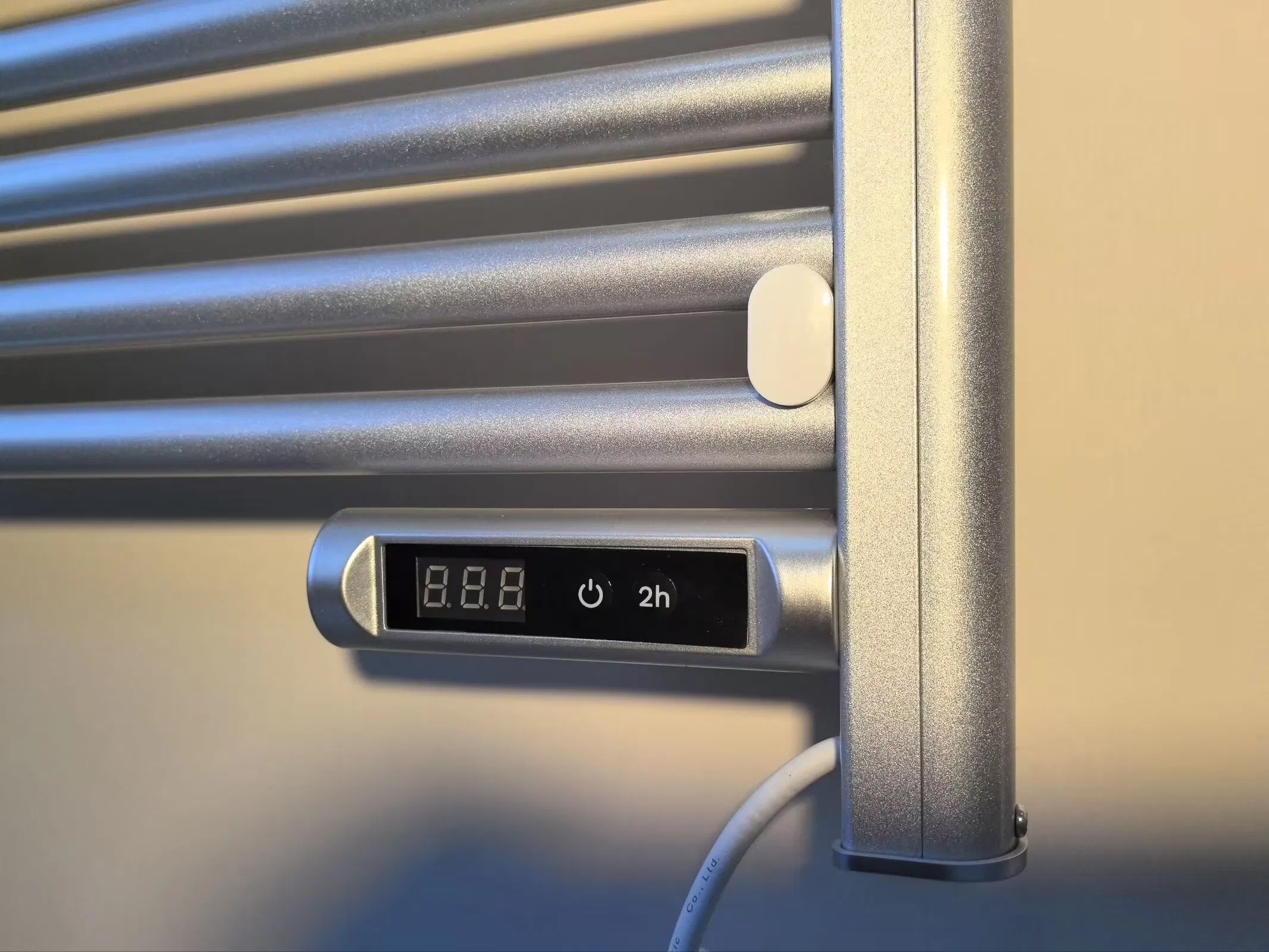 500W T-2.2W IP34 Rated Safe 230V Bathroom Electric Towel Heater