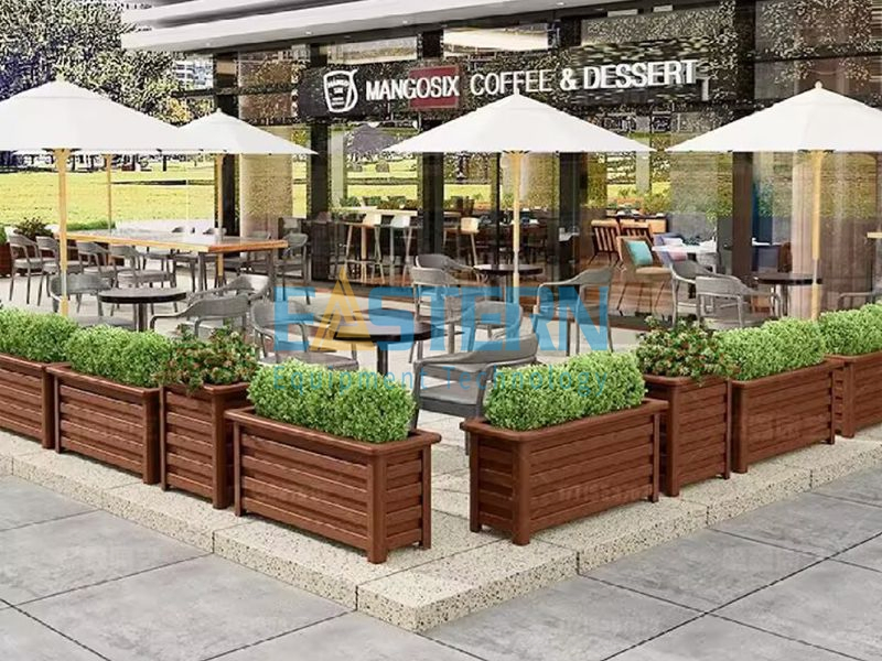 Серая приподнятая грядка-кашпо для сада