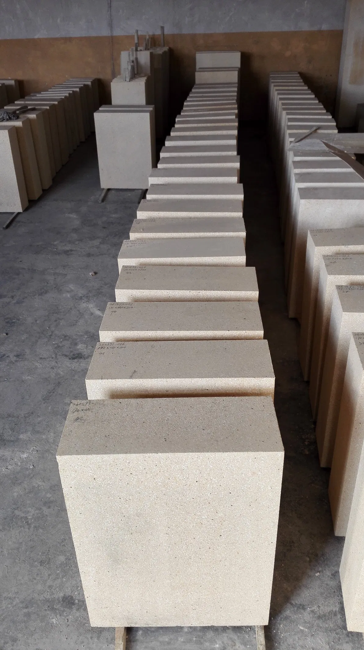 Огнеупорный кирпич для стекловаренных печей