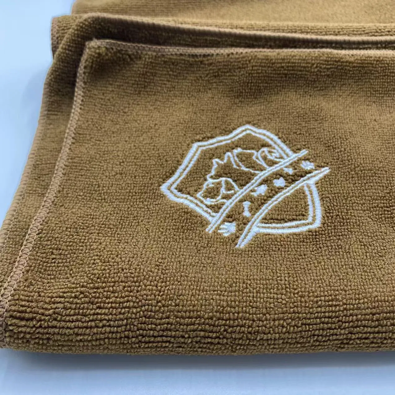 Cleanup High Quality Pet Dog Bathrobes Luxury Microfiber Absorbent Warm Wrap Head Full Body Dog Towel Microfiber Drying (The brown style)