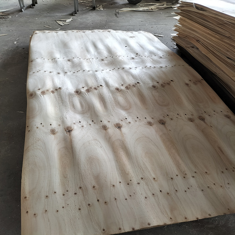 Natural Rotary Cut 2.2mm Thickness Pine Veneer for Plywood