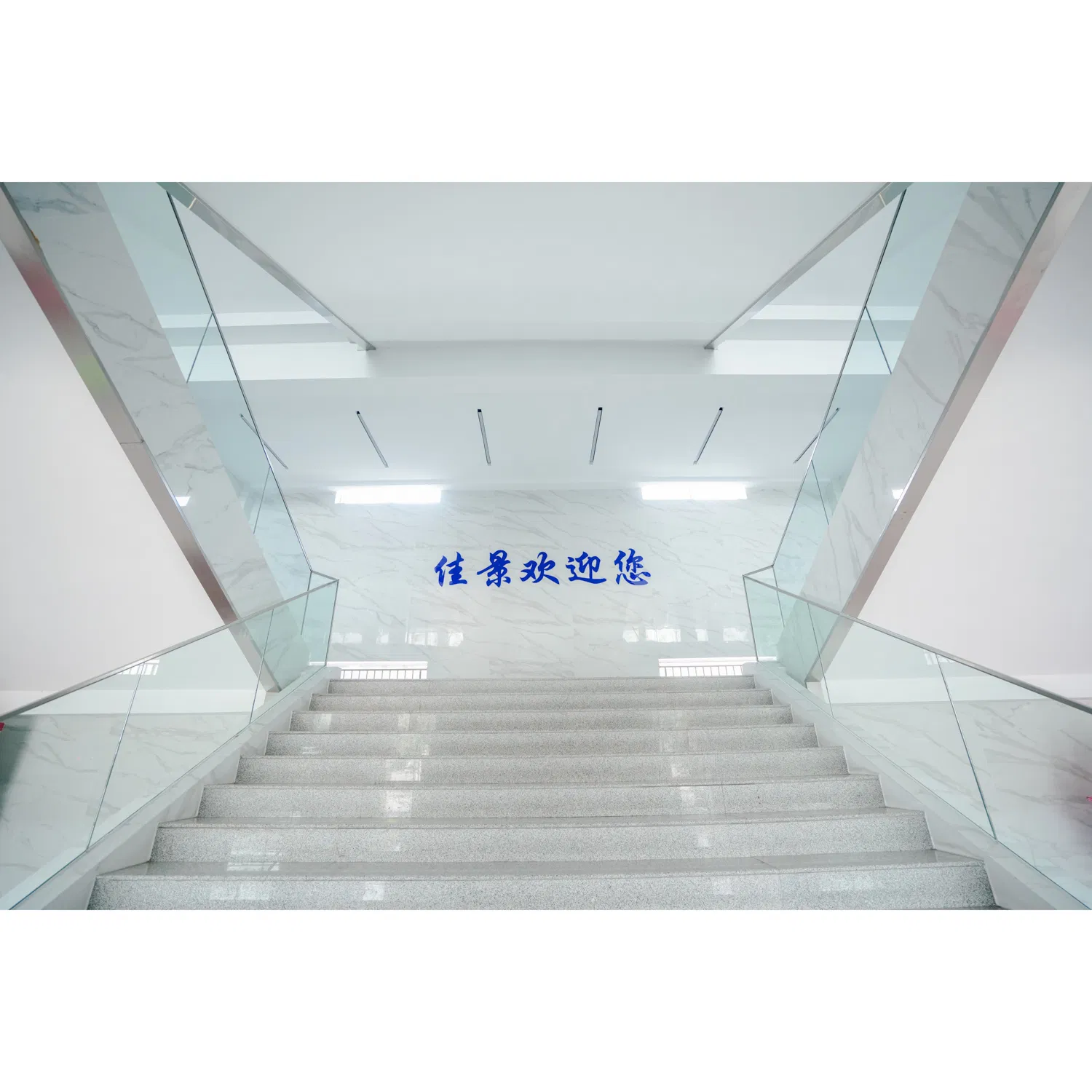 Гидромассажная ванна на 3 персоны с акриловым корпусом