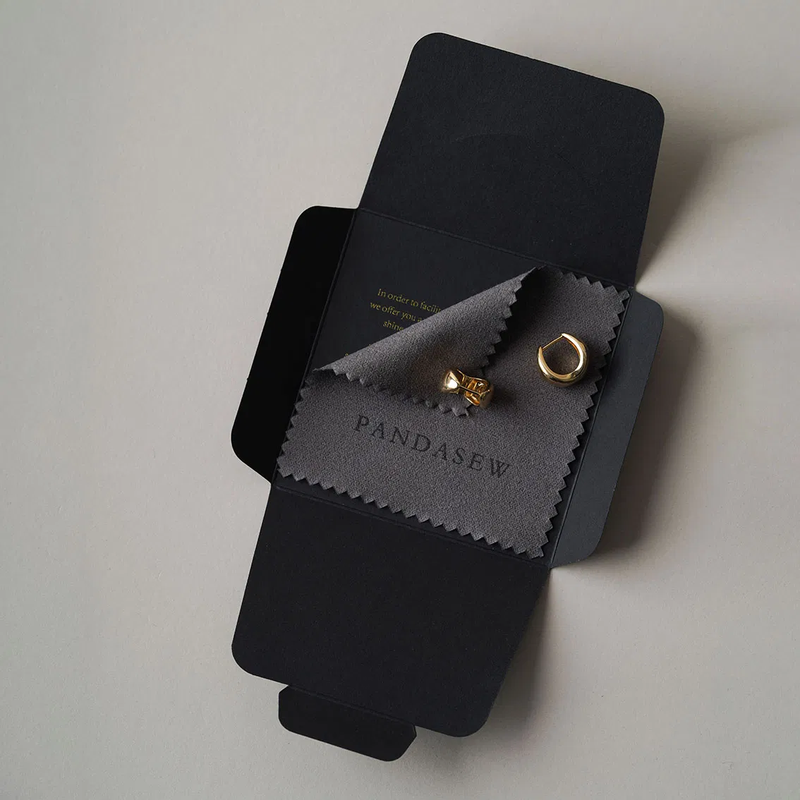 Pandasew Jewelry Custom Brand Logo Text Ink 8X8cm Printing Silver Polishing Cloth with Individual Pink Beige Ivory Black White Gray Paper Packaging Case