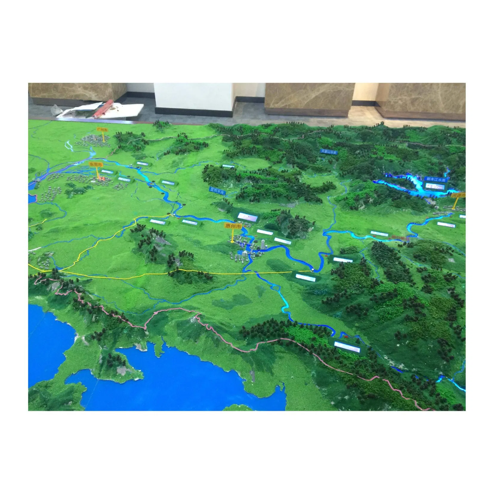 Customized Proportional Sand Table Model for Urban Terrain and Landform Planning