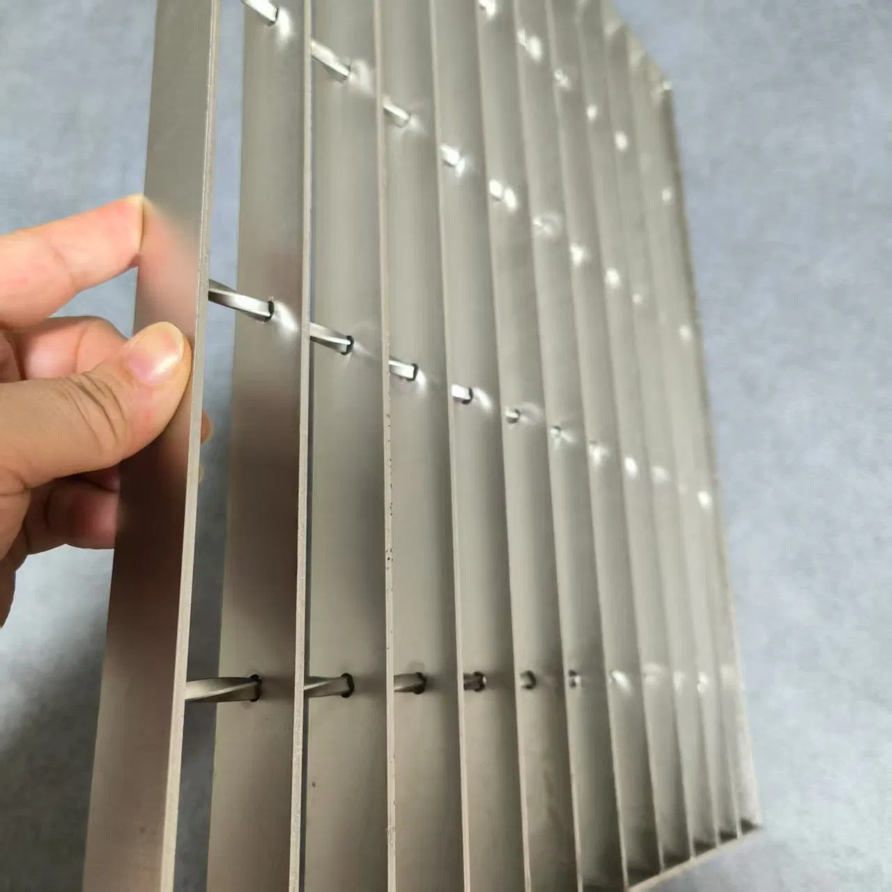 Type SL Swage-Locked Steel Bar Grating Used in Floors, Walkways, Platforms and Bridge Decking