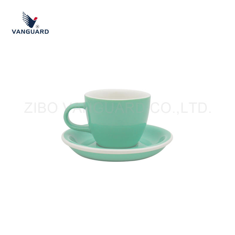 Фарфоровая чашка для эспрессо с блюдцем