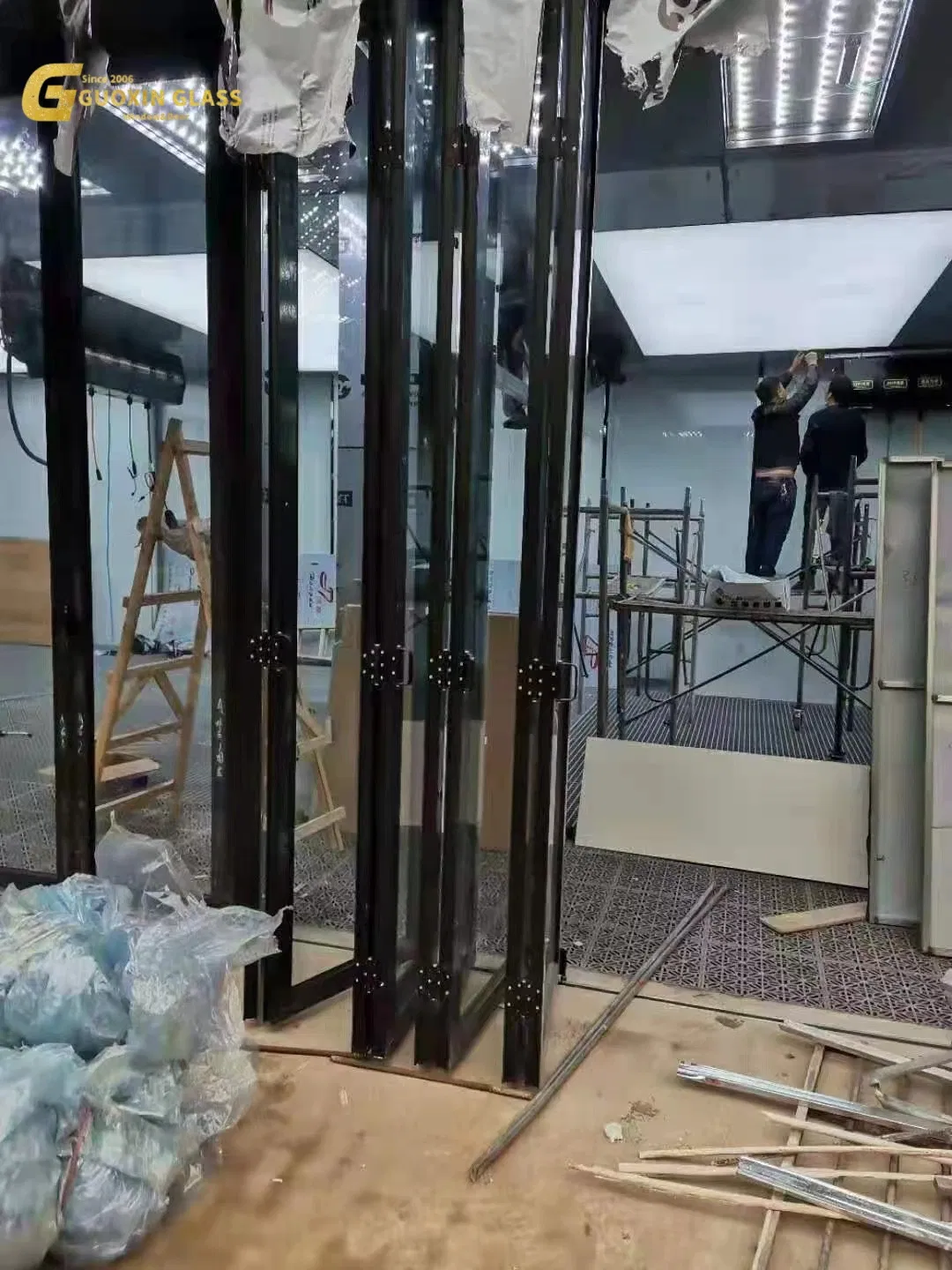 Современные алюминиевые раздвижные двери с закаленным стеклом