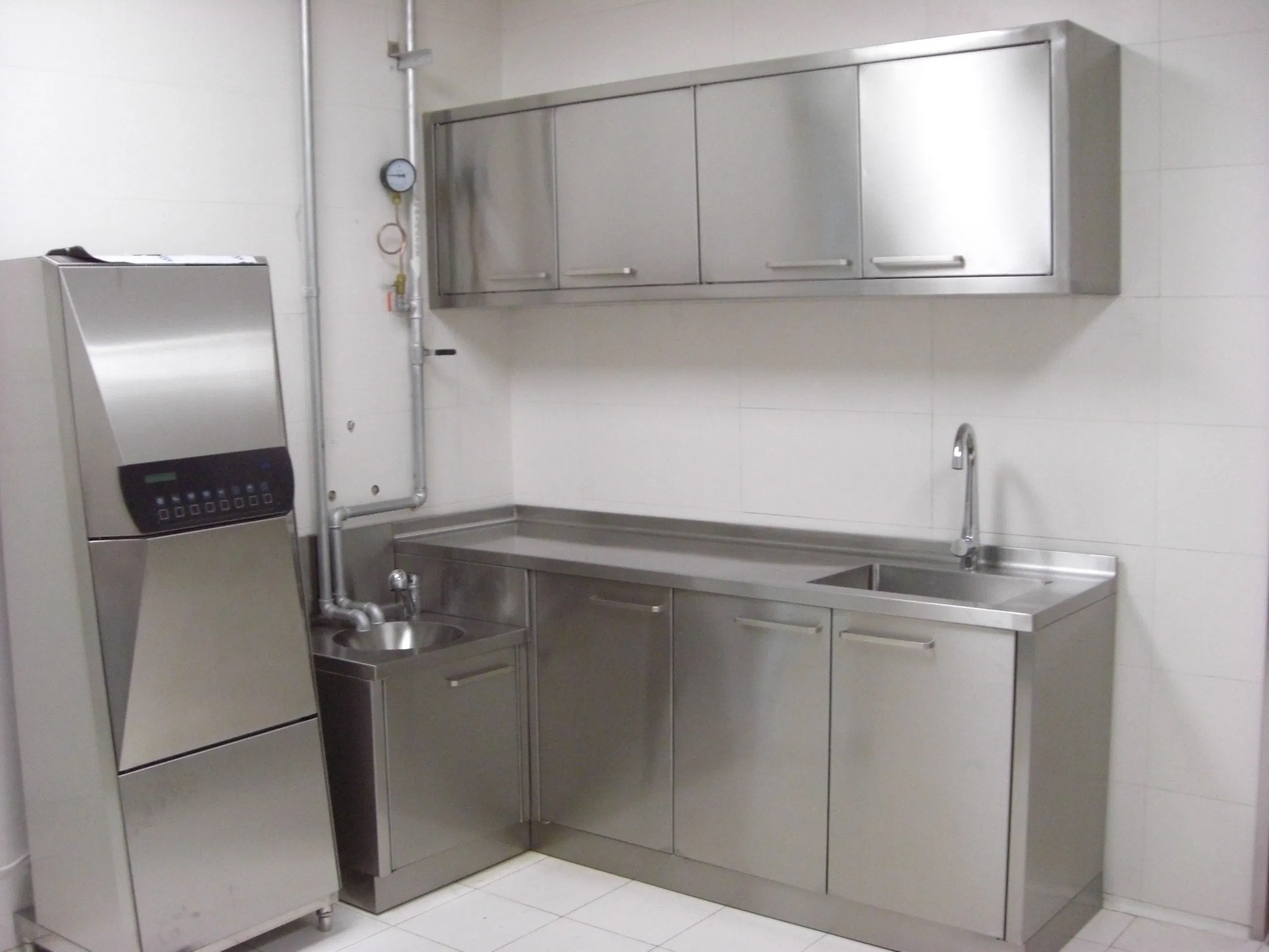 Heavy-Duty Stainless Steel Lab Countertops Easy to Sanitize Laboratory Benchtop