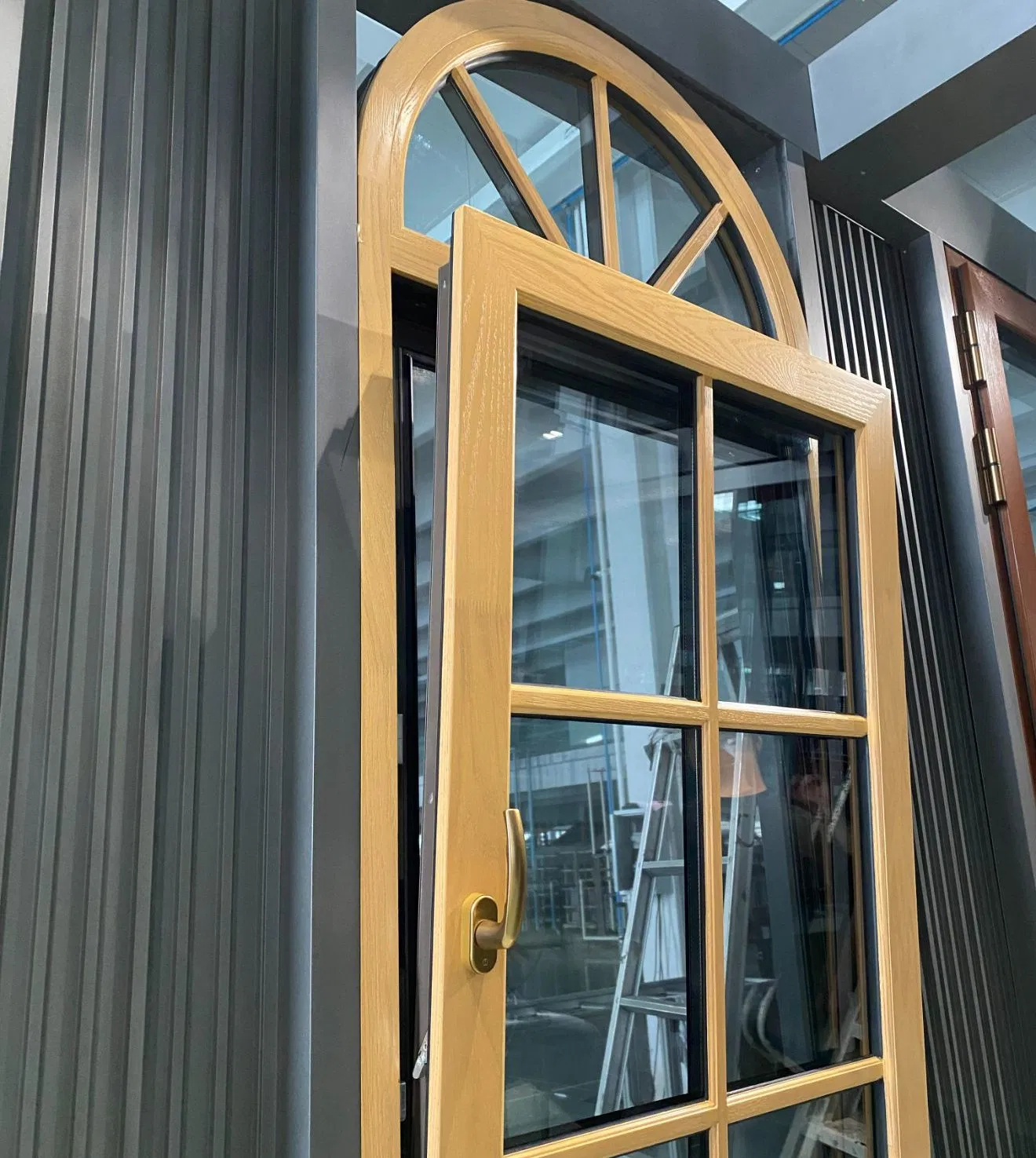 High Quality Curved Design Solid Wood Wooden Oak Metal Aluminum Aluminium Window with Low-E Glass Tilt Turn Swing Window for Church restaurant Mesuem