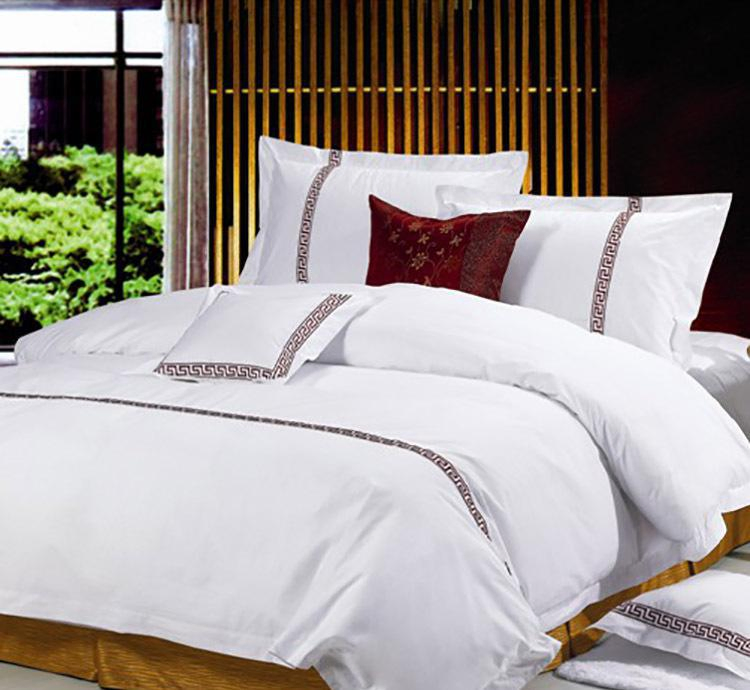 High Quality 100% Cotton Luxury White Hotel Embroidery Bedding Set