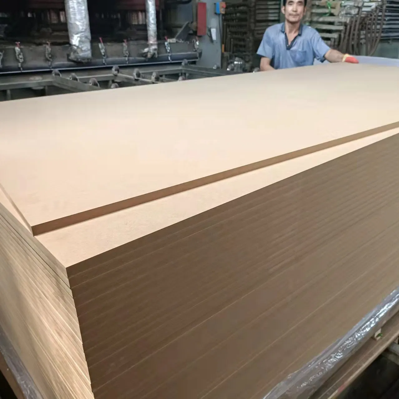 3mm 6mm 8 mm 15mm 18mm UV High Gloss Melamine Plain Raw Waterproof Venner MDF High Density Board High Quality E0/E1/E2/WBP Glue 1220X2440mm 1250X2550mm