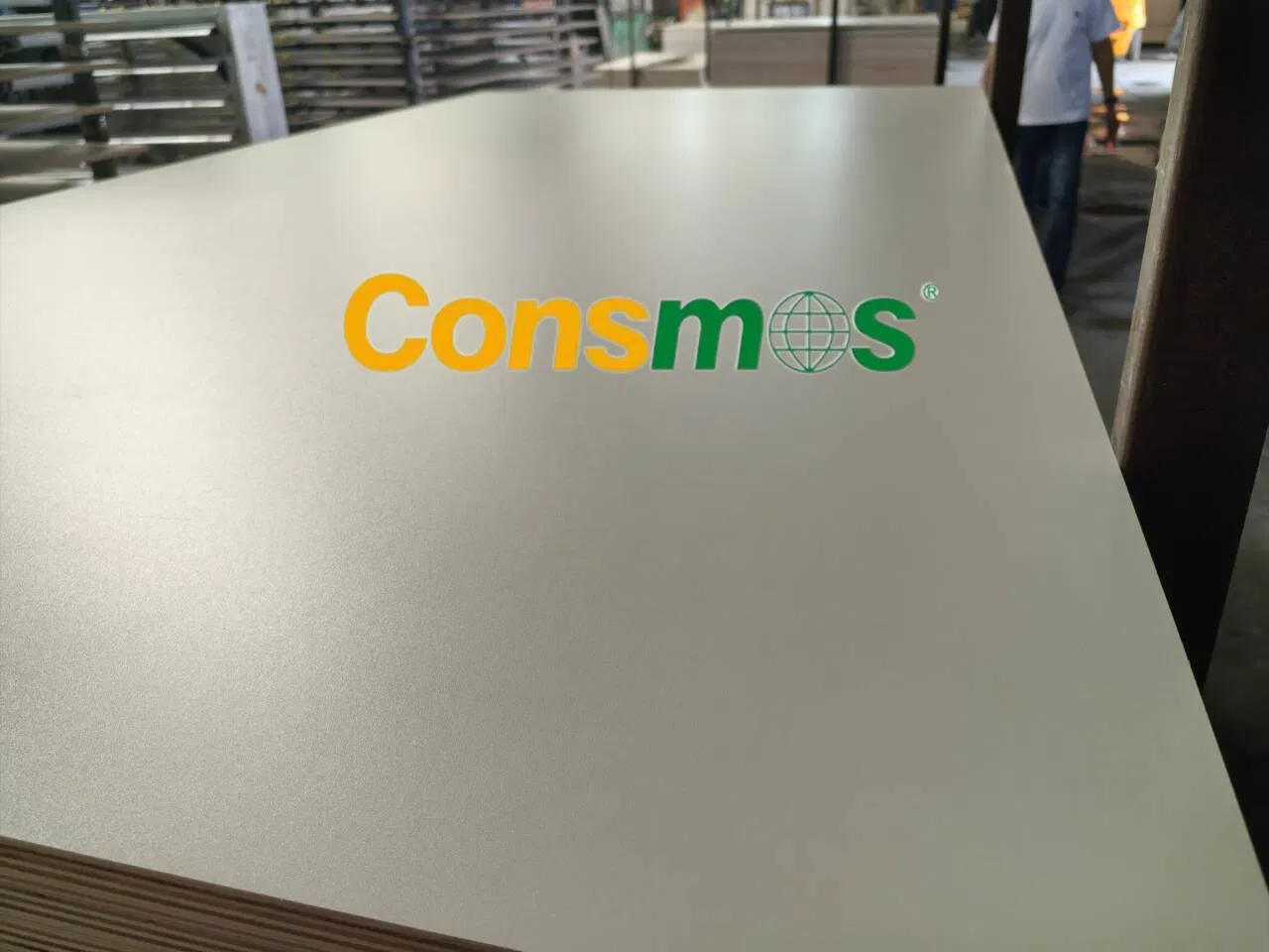 Linyi Consmos 4*8' 18mm Melamine Paper Faced Plywood for Furniture