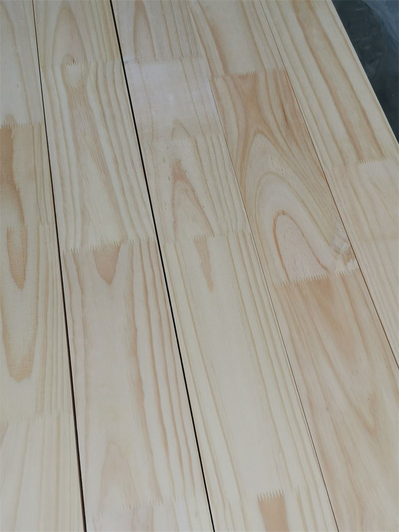 Solid Wood of High Quality Wholesale Radiation Pine Board Durable and Beautiful