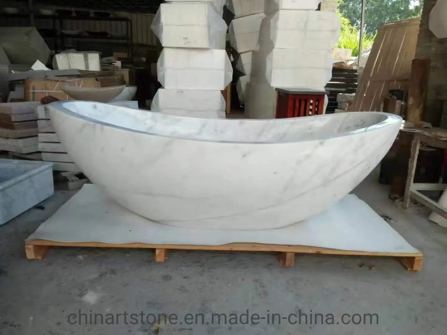 Угловая ванна из белого мрамора Каррара