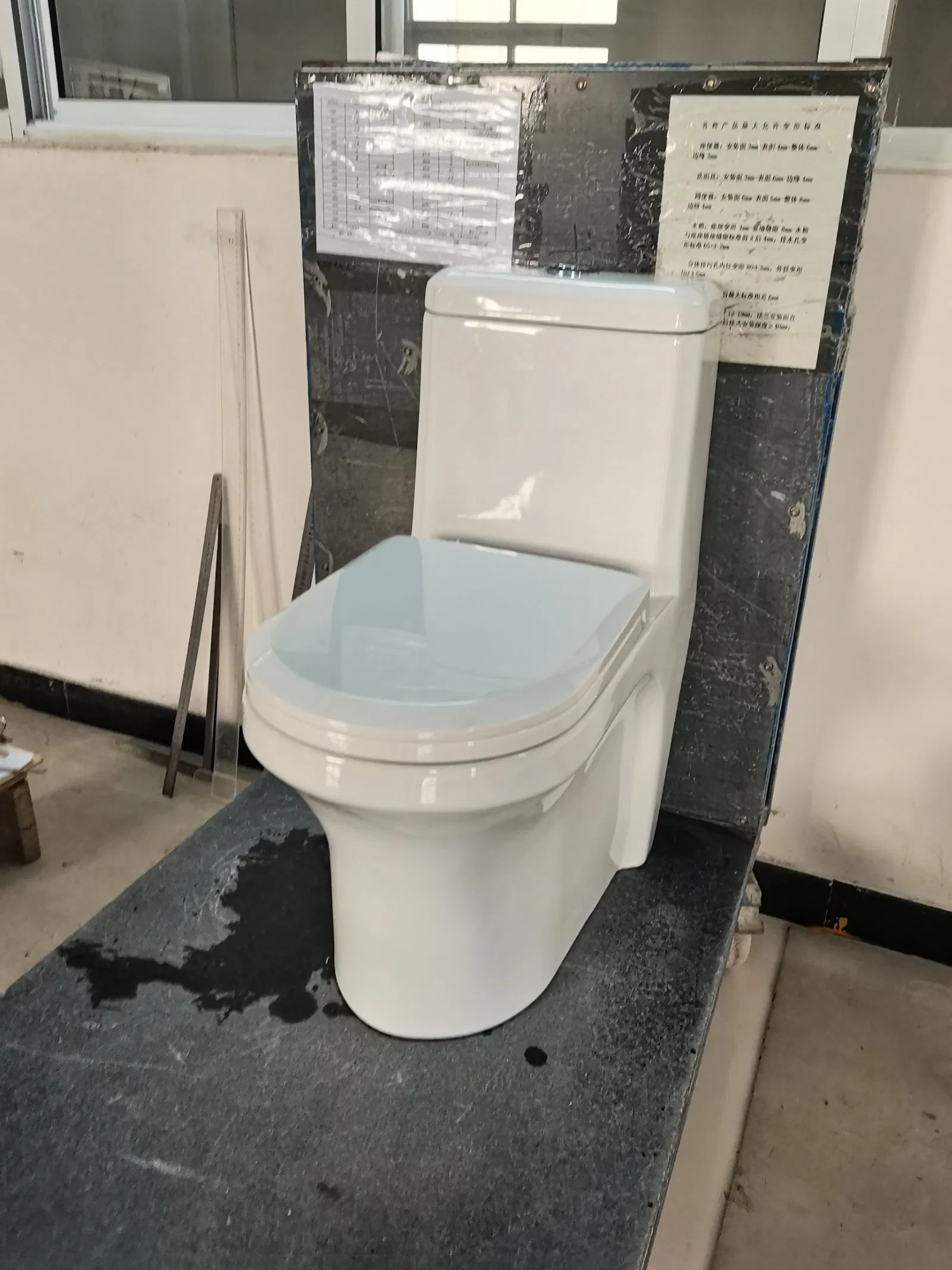 Modern White Siphon Flushing Bathroom Sanitary Ware Ceramic One Piece Wc Toilet Ceramic Toilet Bathroom Toilet