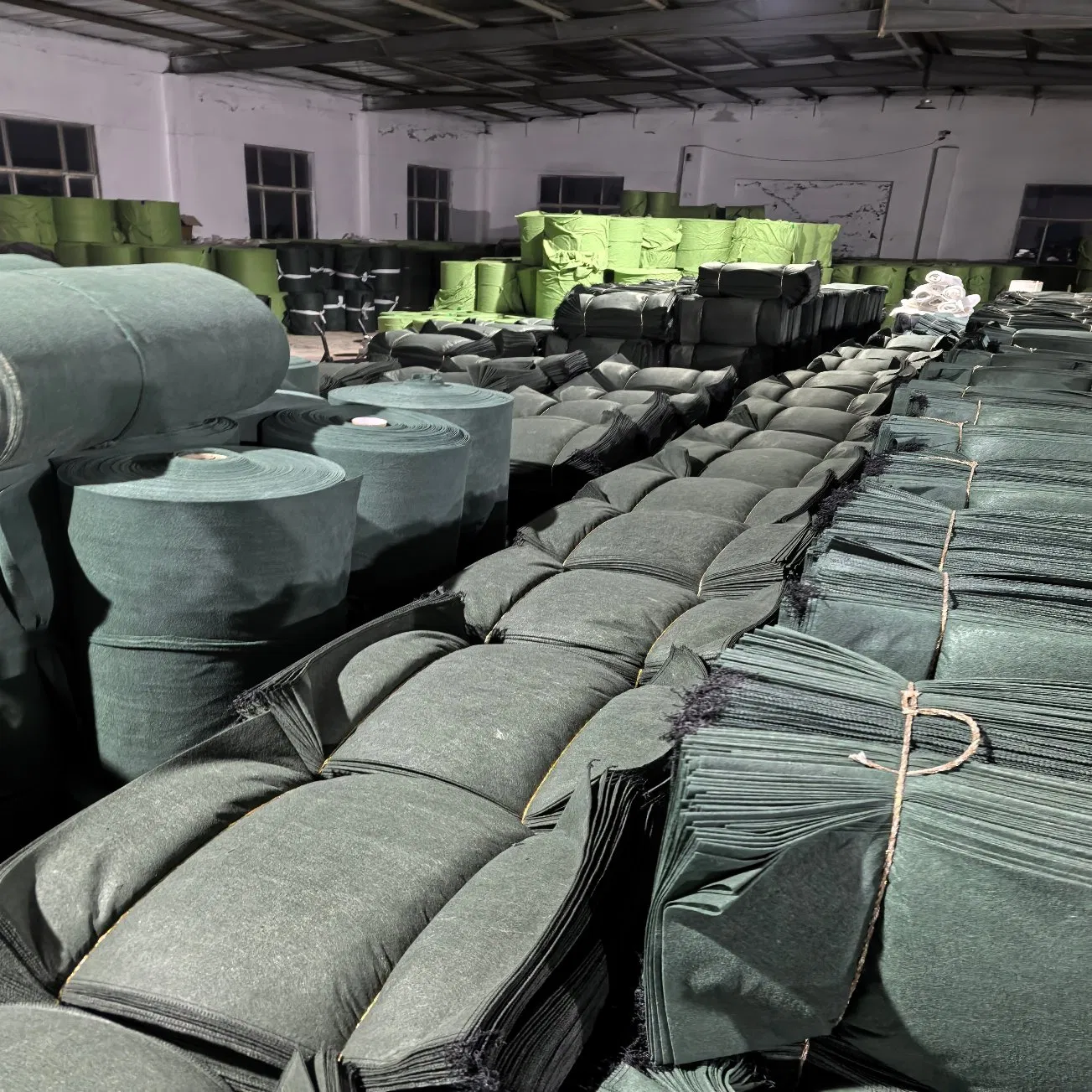 Durable UV Resistance/Freeze-Thaw Resistance/Acid and Alkali Resistance Non Woven Sand Geobag Tiles for Highway Slope Erosion Control Solutions