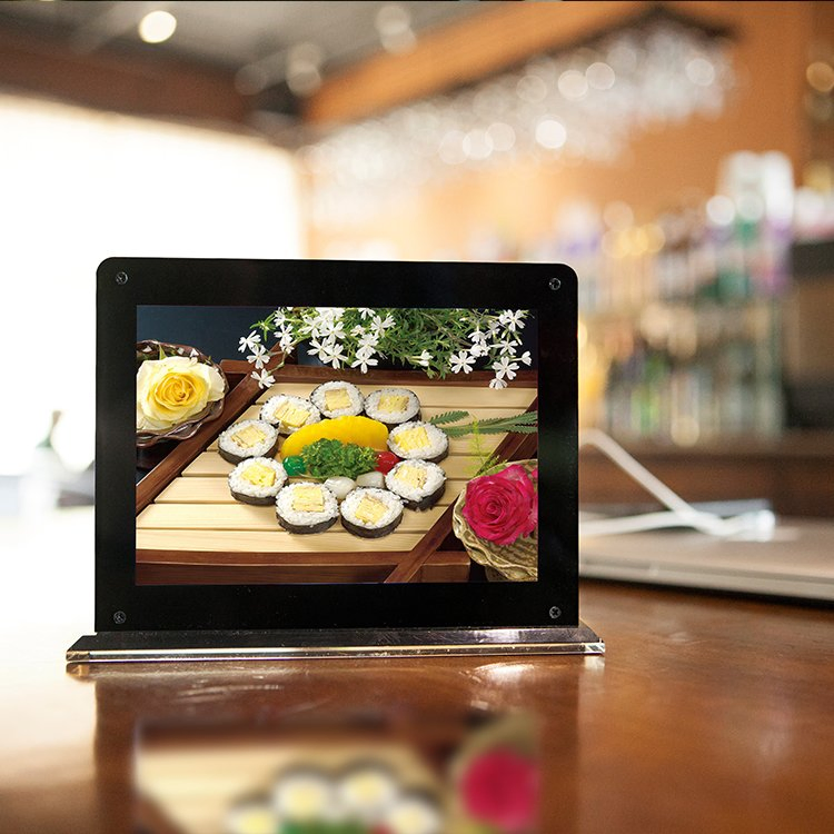 Рекламный стол-пауэрбанк для зарядки телефонов