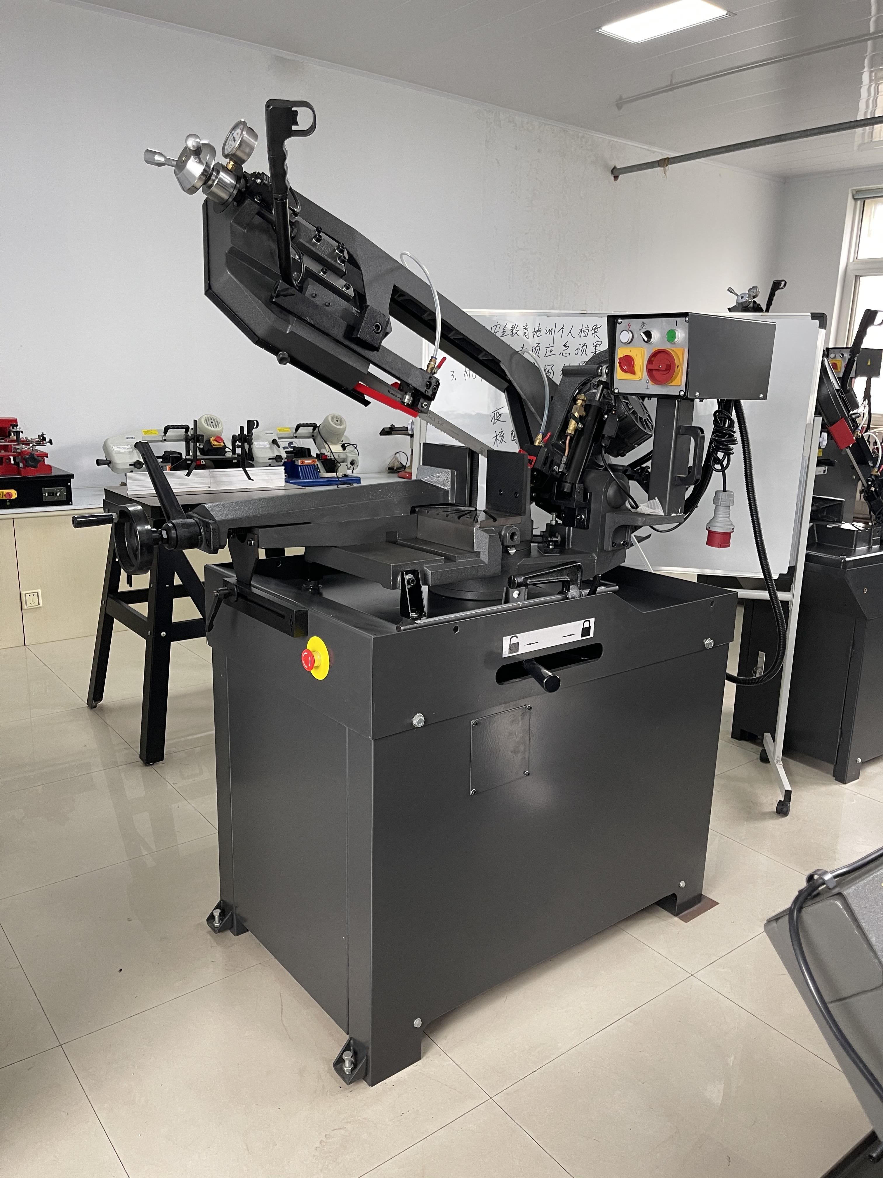 Станок ленточнопильный горизонтальный по металлу